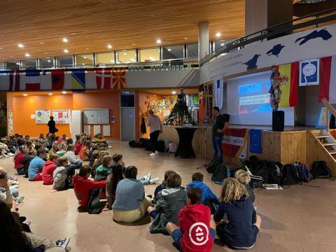 On the 12th of October our school celebrated Erasmusday. We kicked off our new project in our central hall. The pupils were challenged to wear the colours of their favourite European country. The parents were invited to a meeting so they could get an introduction of what project 'Homo impactus? Homo naturalis' is about.